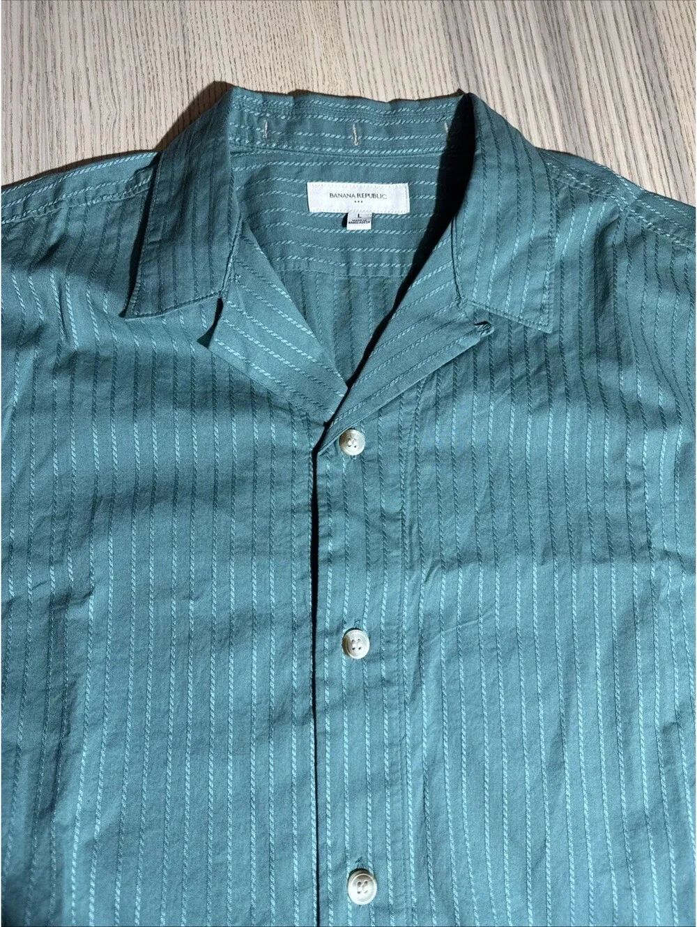Banana Republic Factory Men's Large Green Striped Short Sleeve Camp Shirt Button